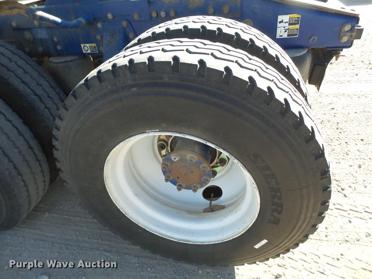 image for item BJ9837 2005 Peterbilt 378 semi truck