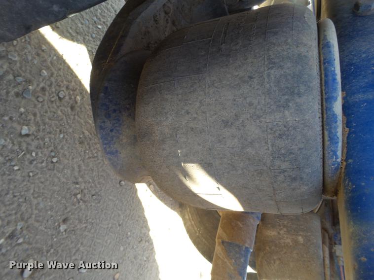 image for item BJ9837 2005 Peterbilt 378 semi truck