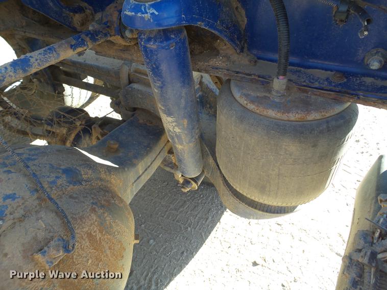 image for item BJ9837 2005 Peterbilt 378 semi truck