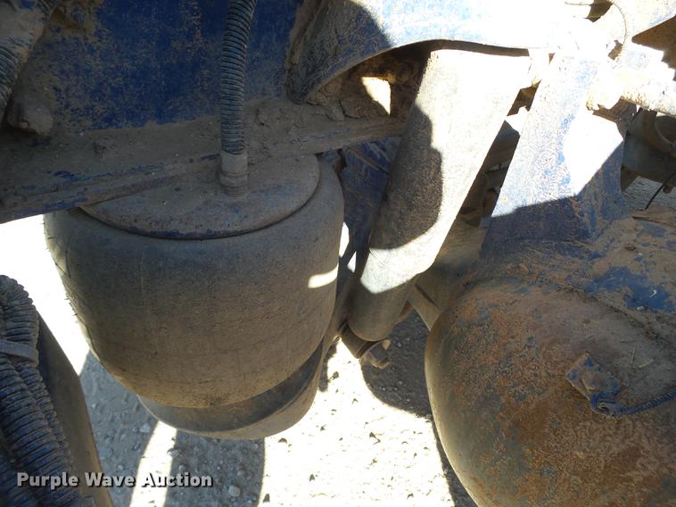 image for item BJ9837 2005 Peterbilt 378 semi truck