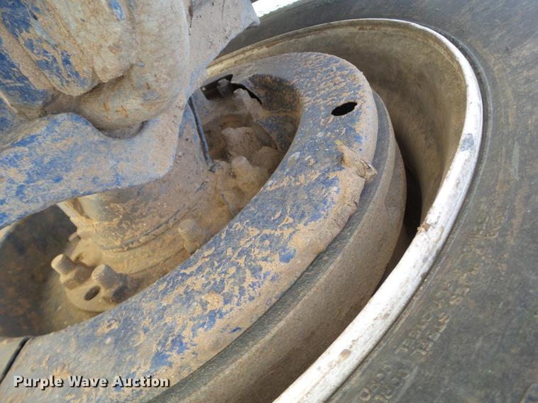 image for item BJ9837 2005 Peterbilt 378 semi truck