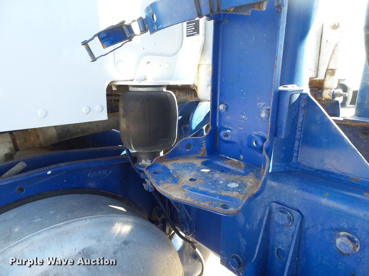 image for item BJ9837 2005 Peterbilt 378 semi truck