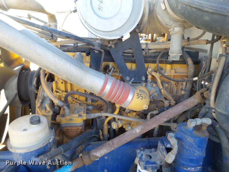 image for item BJ9837 2005 Peterbilt 378 semi truck