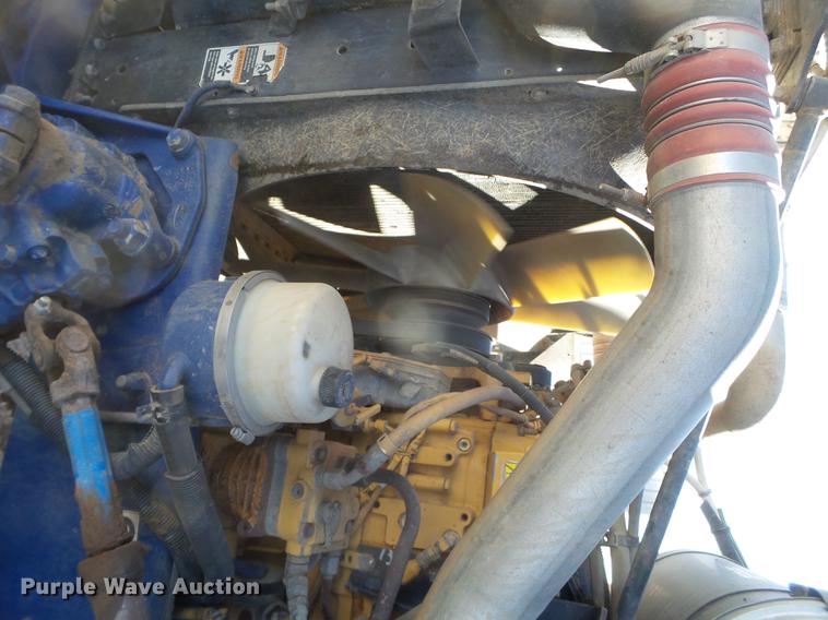 image for item BJ9837 2005 Peterbilt 378 semi truck