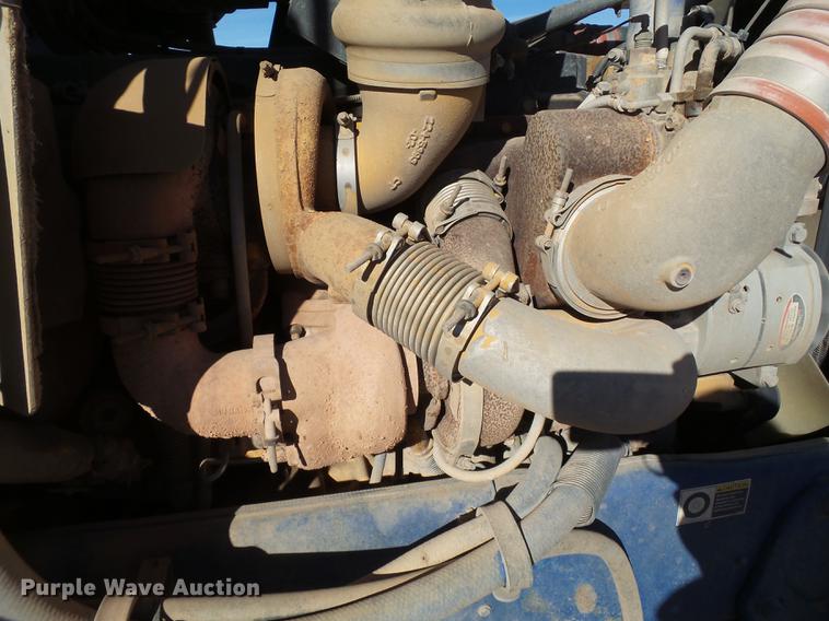 image for item BJ9837 2005 Peterbilt 378 semi truck