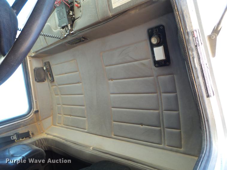 image for item BJ9837 2005 Peterbilt 378 semi truck