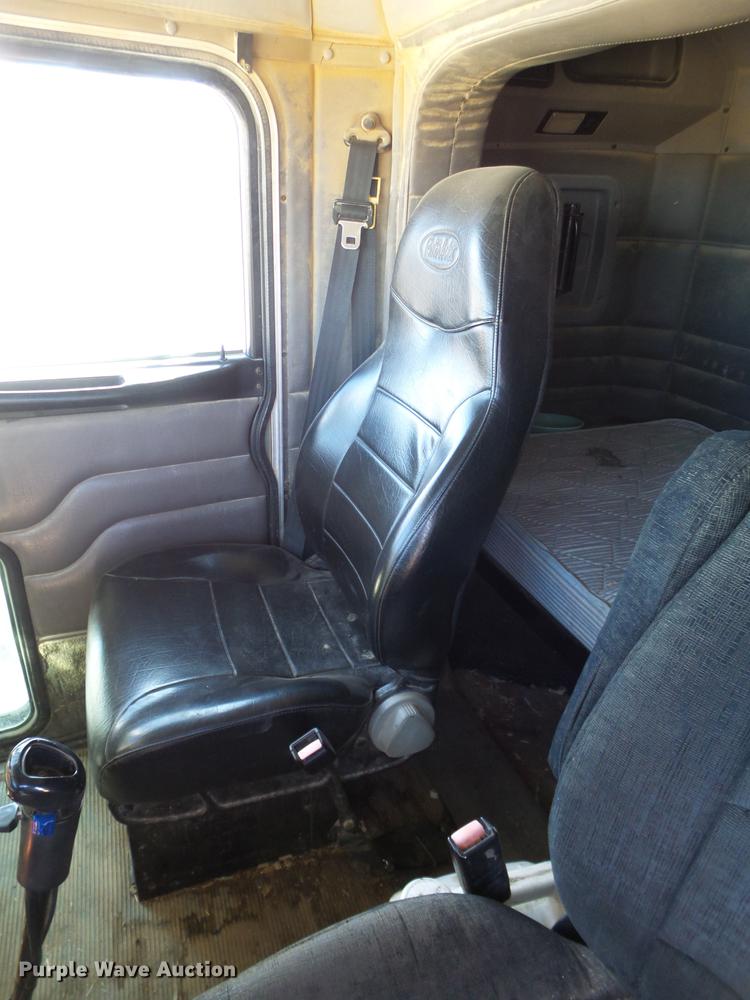 image for item BJ9837 2005 Peterbilt 378 semi truck