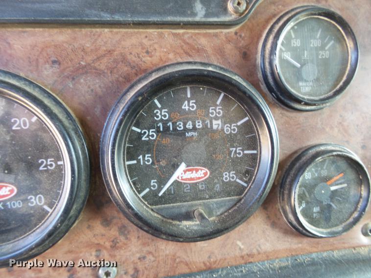 image for item BJ9837 2005 Peterbilt 378 semi truck