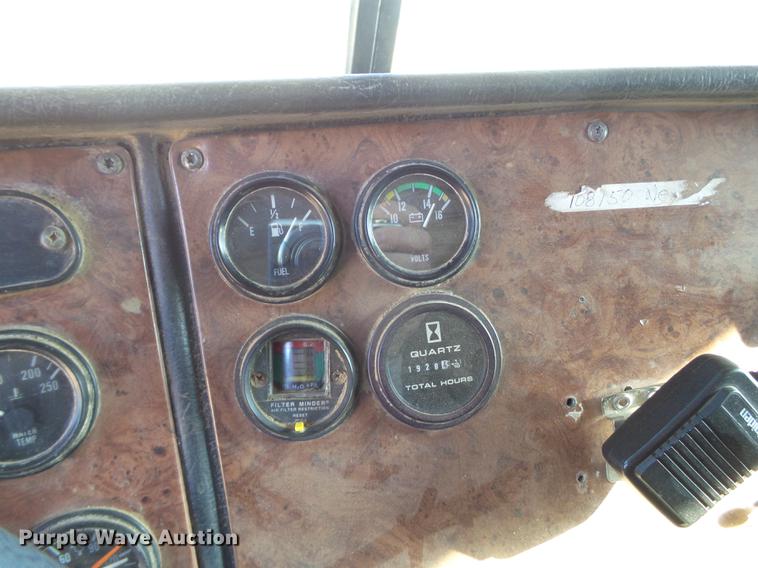 image for item BJ9837 2005 Peterbilt 378 semi truck