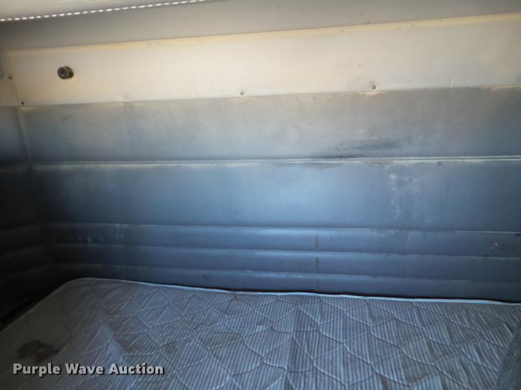 image for item BJ9837 2005 Peterbilt 378 semi truck