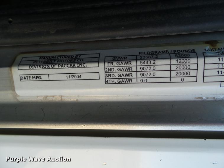 image for item BJ9837 2005 Peterbilt 378 semi truck