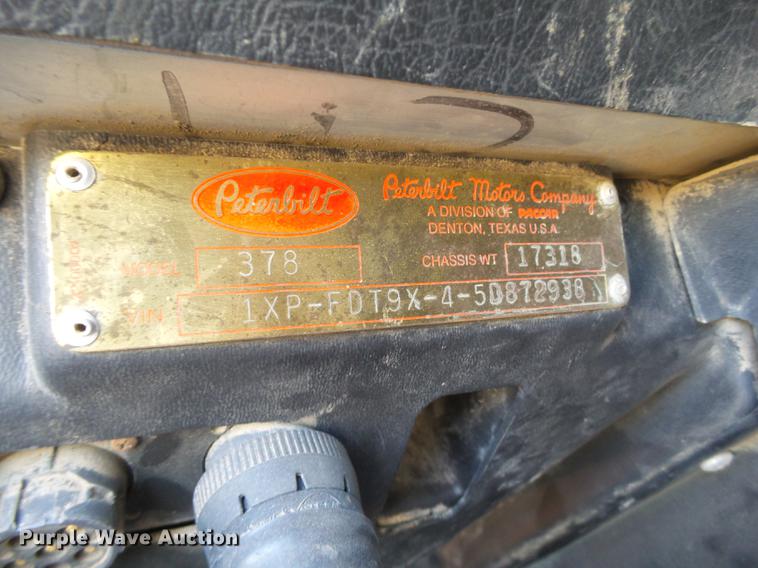 image for item BJ9837 2005 Peterbilt 378 semi truck