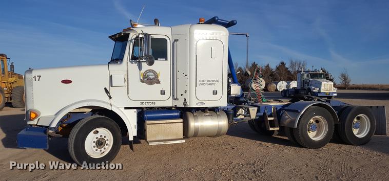 image for item BJ9838 2002 Peterbilt 378 semi truck