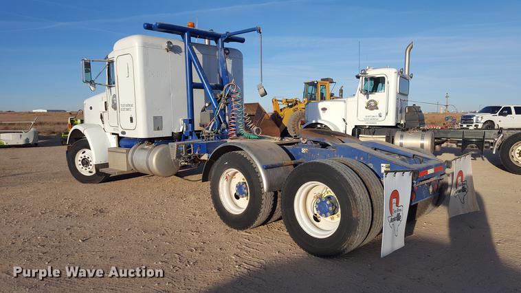 image for item BJ9838 2002 Peterbilt 378 semi truck