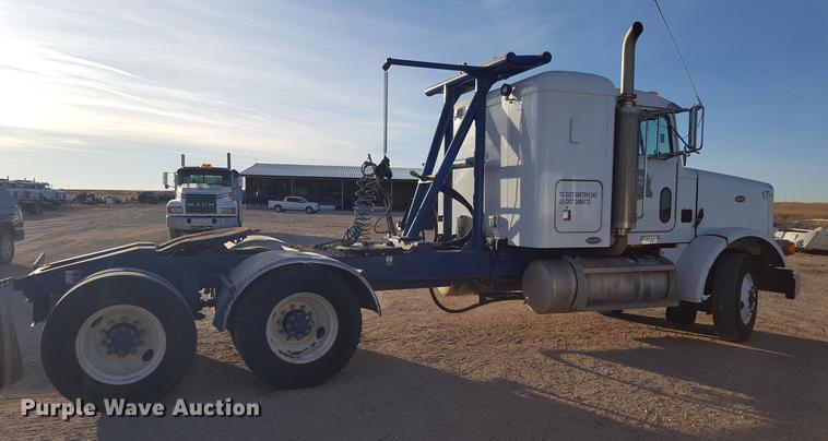 image for item BJ9838 2002 Peterbilt 378 semi truck