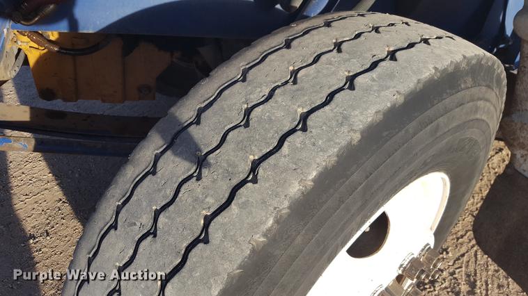 image for item BJ9838 2002 Peterbilt 378 semi truck