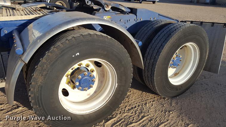 image for item BJ9838 2002 Peterbilt 378 semi truck