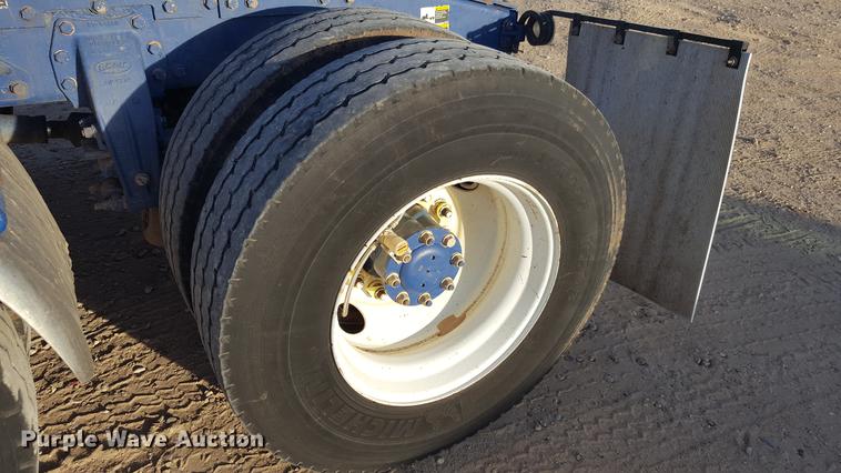 image for item BJ9838 2002 Peterbilt 378 semi truck