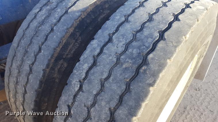 image for item BJ9838 2002 Peterbilt 378 semi truck