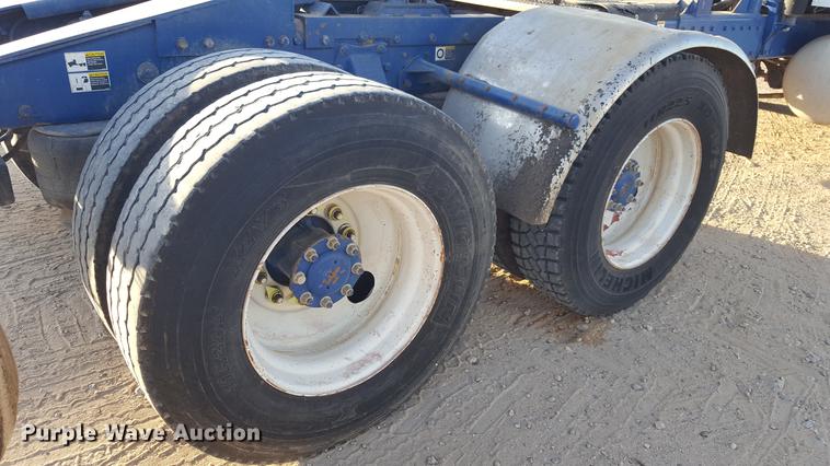 image for item BJ9838 2002 Peterbilt 378 semi truck