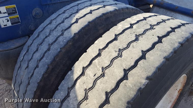 image for item BJ9838 2002 Peterbilt 378 semi truck