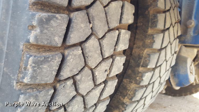 image for item BJ9838 2002 Peterbilt 378 semi truck