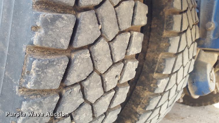 image for item BJ9838 2002 Peterbilt 378 semi truck