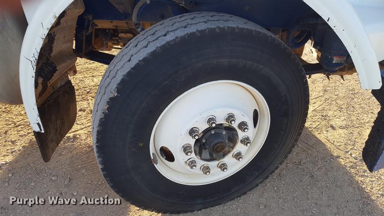 image for item BJ9838 2002 Peterbilt 378 semi truck