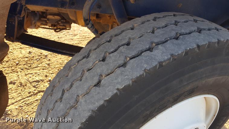 image for item BJ9838 2002 Peterbilt 378 semi truck