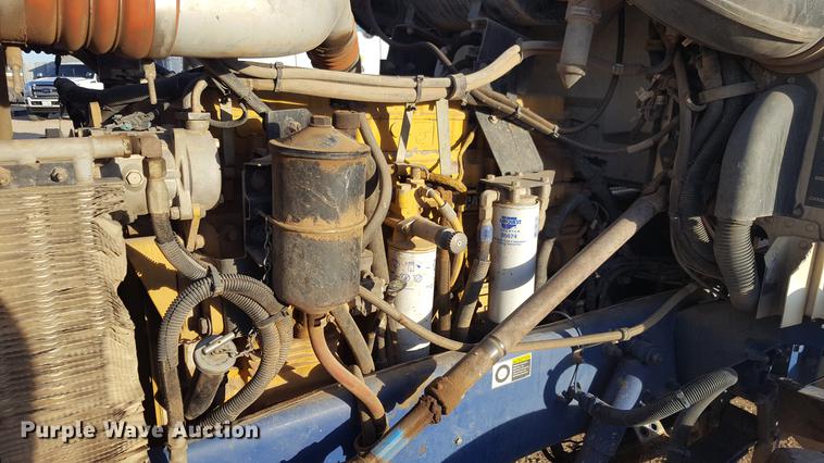 image for item BJ9838 2002 Peterbilt 378 semi truck