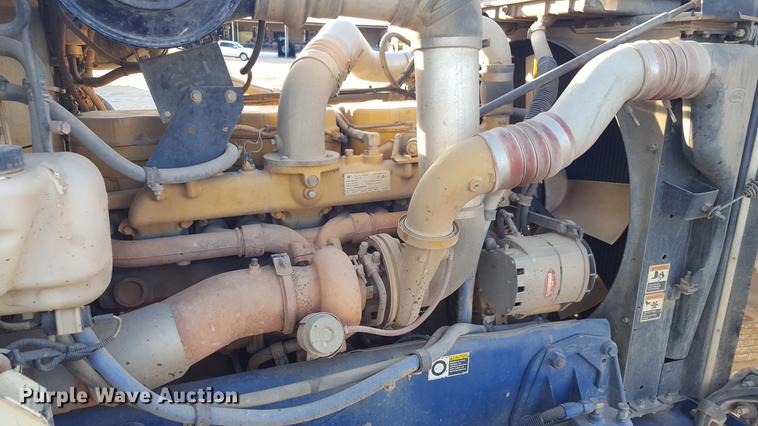 image for item BJ9838 2002 Peterbilt 378 semi truck