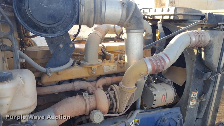 image for item BJ9838 2002 Peterbilt 378 semi truck