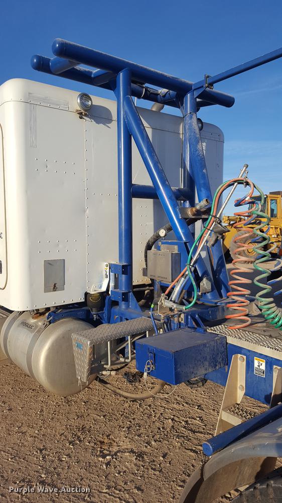 image for item BJ9838 2002 Peterbilt 378 semi truck