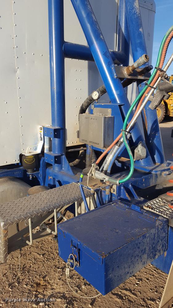 image for item BJ9838 2002 Peterbilt 378 semi truck