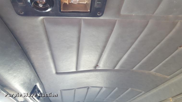 image for item BJ9838 2002 Peterbilt 378 semi truck