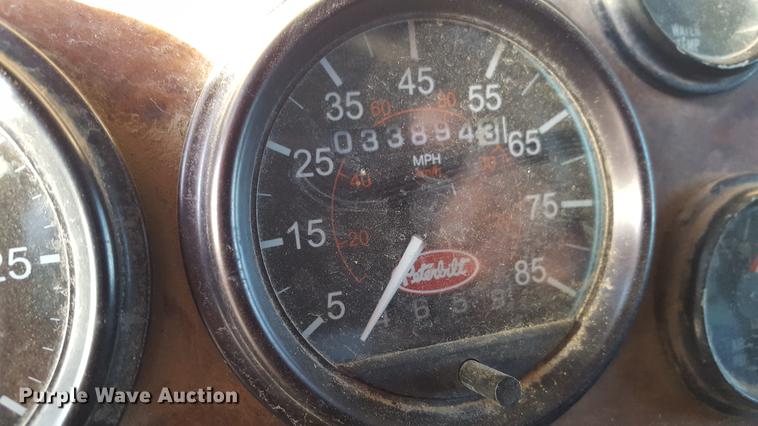 image for item BJ9838 2002 Peterbilt 378 semi truck