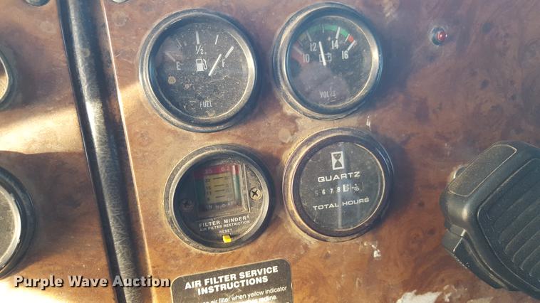 image for item BJ9838 2002 Peterbilt 378 semi truck