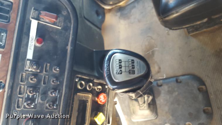 image for item BJ9838 2002 Peterbilt 378 semi truck