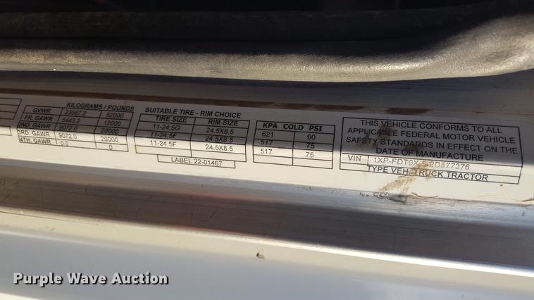 image for item BJ9838 2002 Peterbilt 378 semi truck