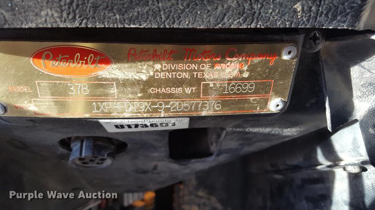 image for item BJ9838 2002 Peterbilt 378 semi truck