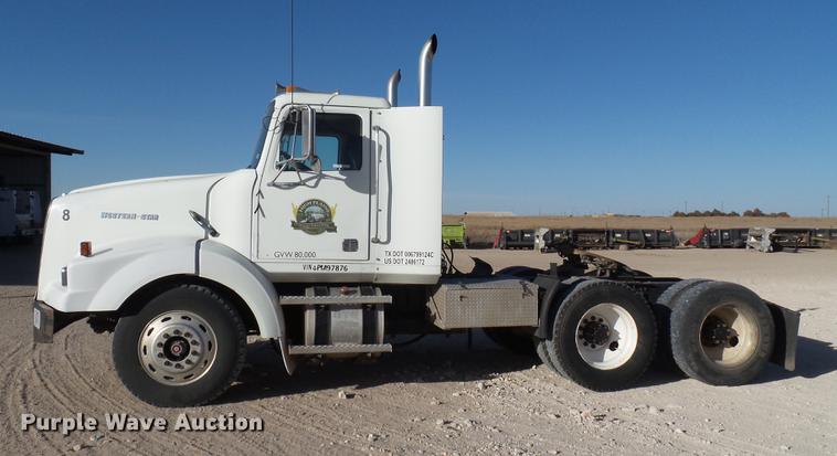 image for item BJ9845 2004 Western Star 4900 semi truck