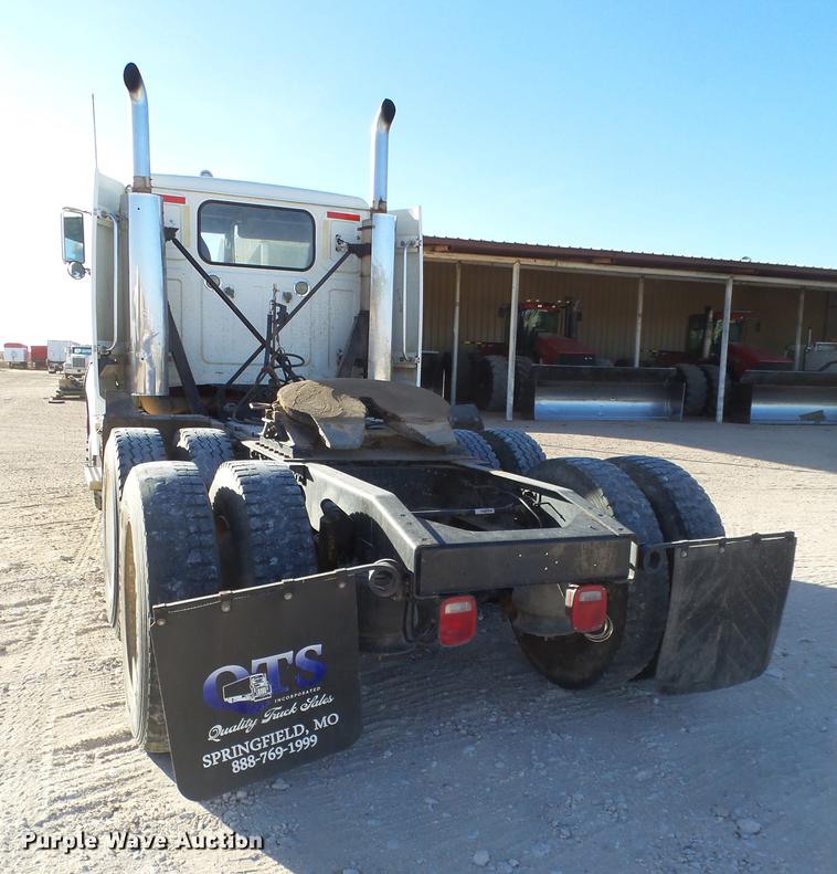 image for item BJ9845 2004 Western Star 4900 semi truck