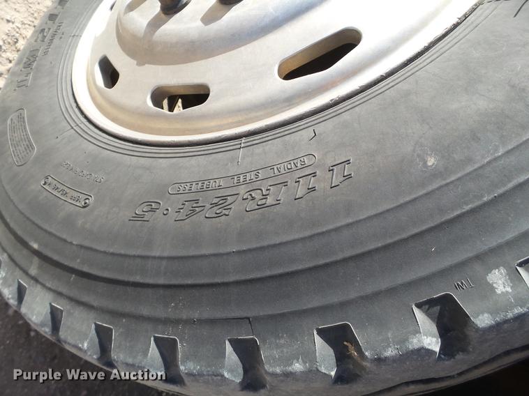 image for item BJ9845 2004 Western Star 4900 semi truck