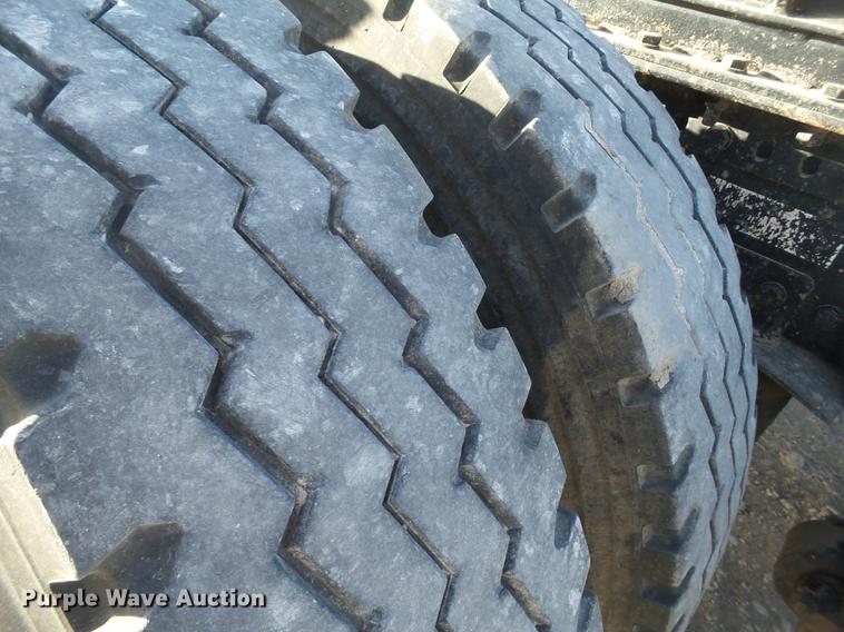 image for item BJ9845 2004 Western Star 4900 semi truck