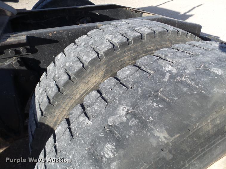 image for item BJ9845 2004 Western Star 4900 semi truck