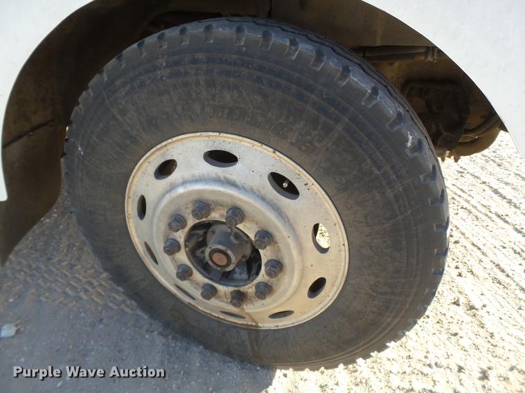 image for item BJ9845 2004 Western Star 4900 semi truck