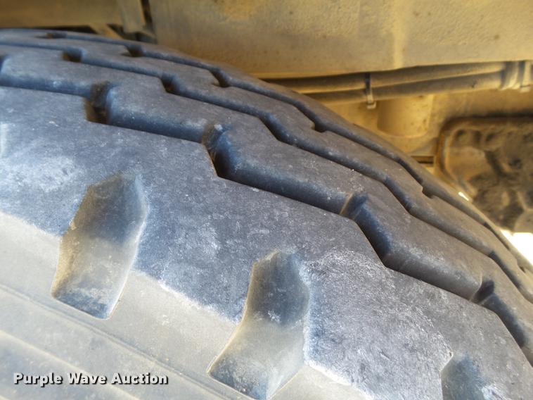 image for item BJ9845 2004 Western Star 4900 semi truck