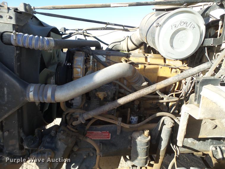 image for item BJ9845 2004 Western Star 4900 semi truck