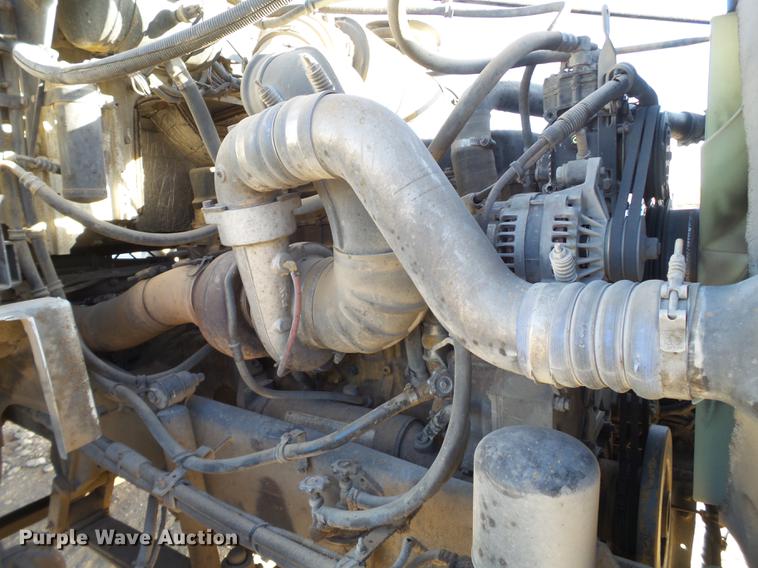 image for item BJ9845 2004 Western Star 4900 semi truck