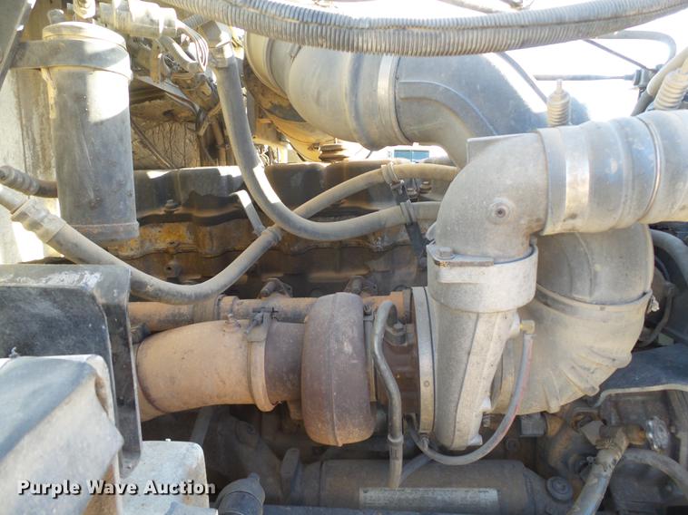 image for item BJ9845 2004 Western Star 4900 semi truck